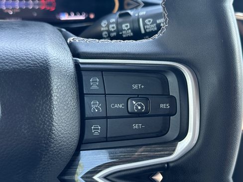 Used 2022 Jeep Wagoneer Series III w/ Premium Group I AWD/4WD image 18