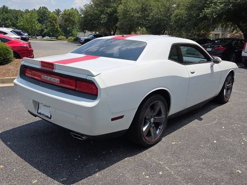 Used 2014 Dodge Challenger SXT RWD image 12