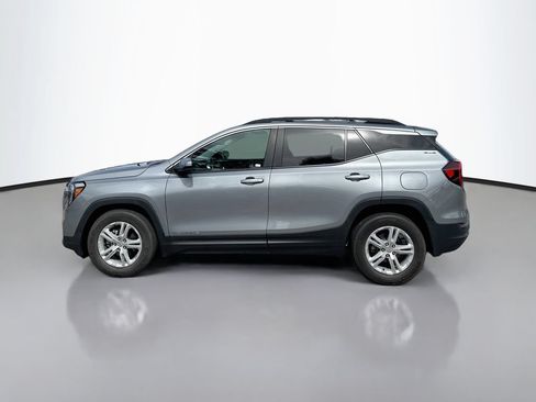 Used 2024 GMC Terrain SLE w/ Driver Convenience Package FWD image 4