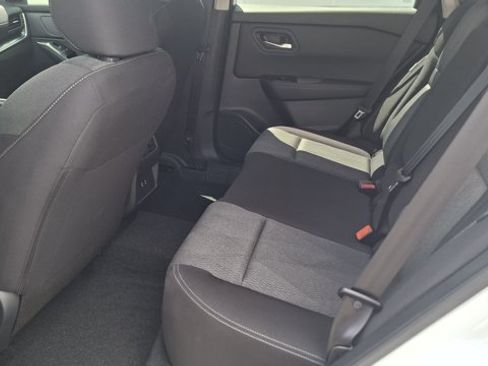 Certified 2025 Nissan Rogue SV FWD image 20