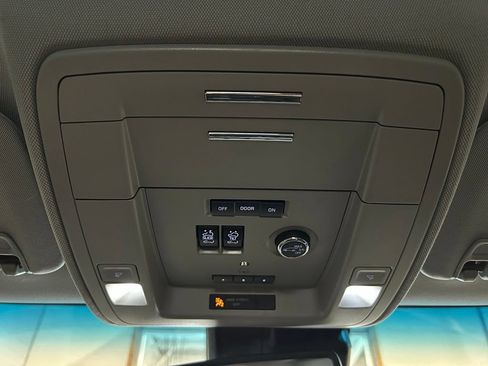 Used 2020 GMC Yukon SLT AWD/4WD image 43