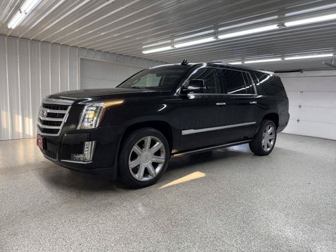Used 2018 Cadillac Escalade ESV Premium Luxury AWD/4WD image 4