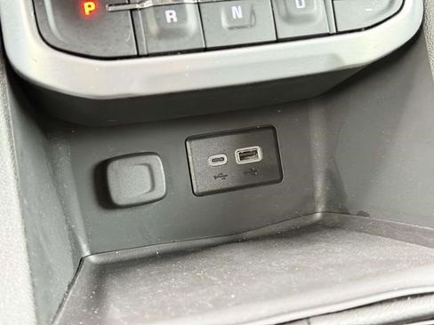 Certified 2023 GMC Acadia SLE w/ Driver Convenience Package image 5