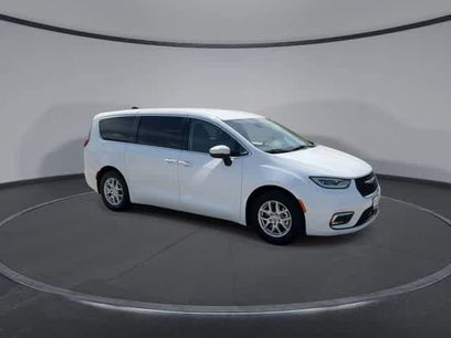 Used 2023 Chrysler Pacifica Touring-L