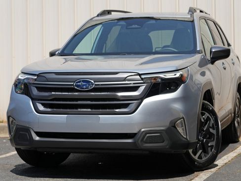 Used 2026 Subaru Forester Premium AWD/4WD image 3