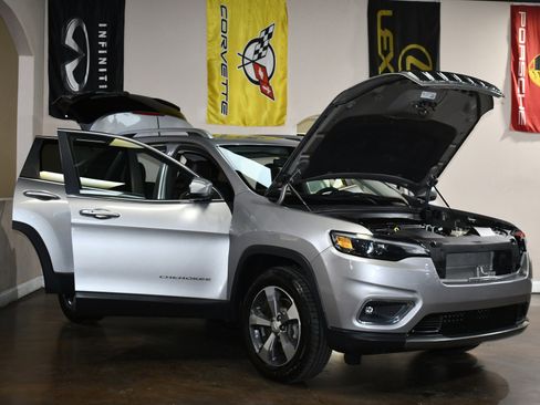 Used 2019 Jeep Cherokee Limited image 89