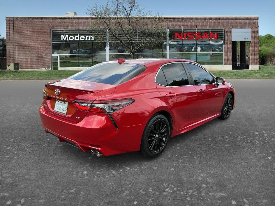 Used 2021 Toyota Camry SE w/ Convenience Package FWD image 4