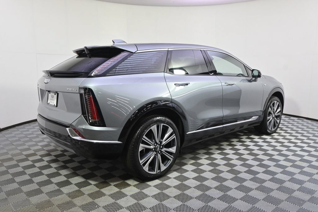 New 2026 Cadillac Optiq Luxury 2 w/ LPO, Floor Liner Package AWD/4WD image 7