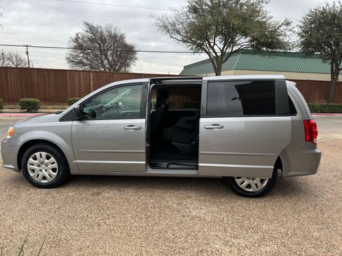 Used 2017 Dodge Grand Caravan SE w/ Power Window Group image 12