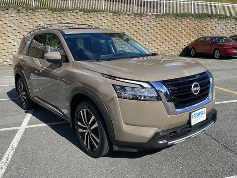 Used 2023 Nissan Pathfinder Platinum image 2