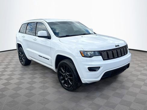 Used 2018 Jeep Grand Cherokee Altitude image 4