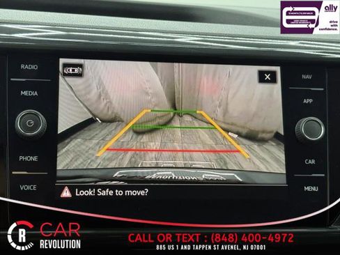 Used 2022 Volkswagen Taos SEL w/ Panoramic Sunroof Package image 29