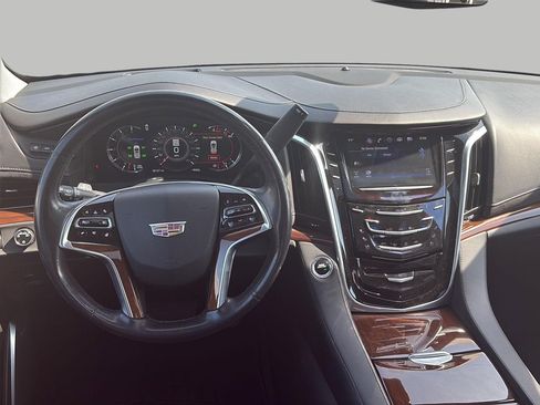Used 2020 Cadillac Escalade Premium Luxury AWD/4WD image 16