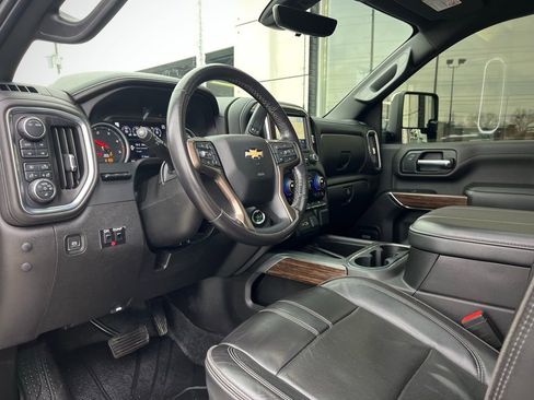 Used 2023 Chevrolet Silverado 3500 High Country image 2