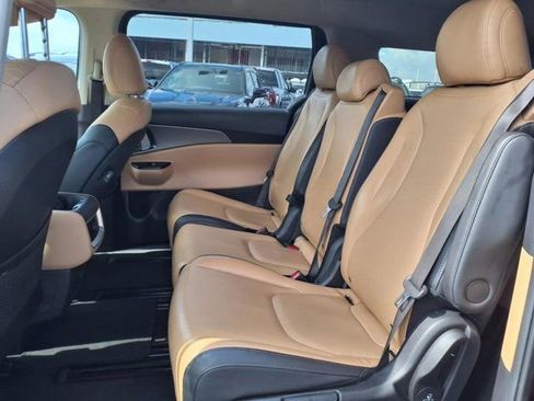 Certified 2024 Kia Carnival LX image 10