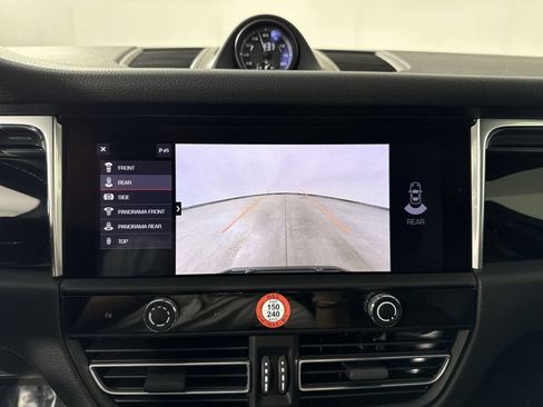 Certified 2026 Porsche Macan AWD/4WD image 30