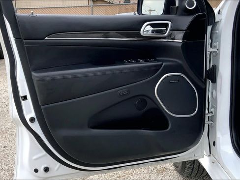 Used 2016 Jeep Grand Cherokee High Altitude AWD/4WD image 22