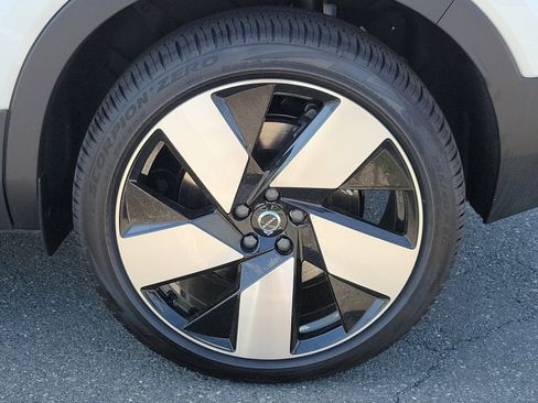 Used 2024 Volvo XC40 Recharge Plus w/ Protection Package Premier RWD image 5