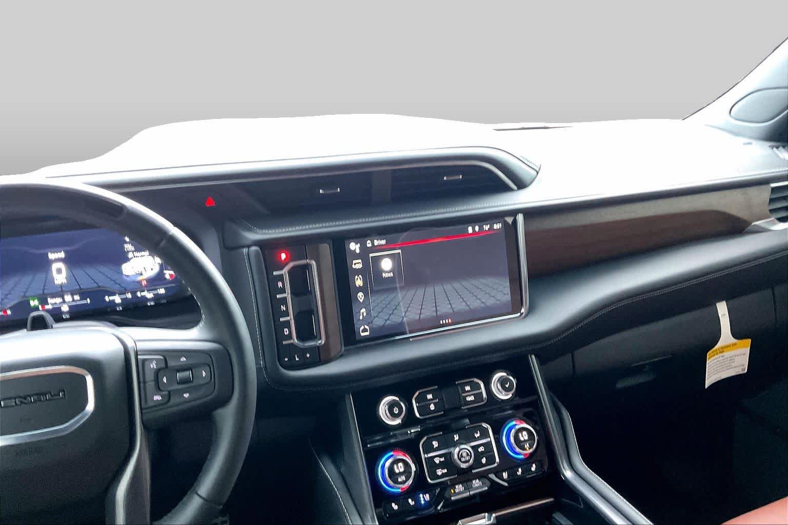 Used 2024 GMC Yukon Denali Ultimate AWD/4WD image 7