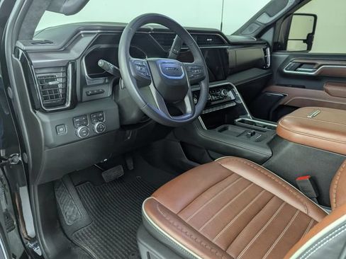 Used 2025 GMC Sierra 3500 Denali Ultimate AWD/4WD image 11
