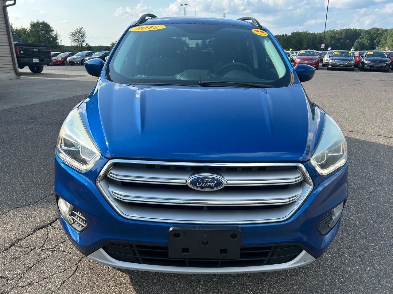 Used 2017 Ford Escape SE w/ Equipment Group 201A FWD image 2