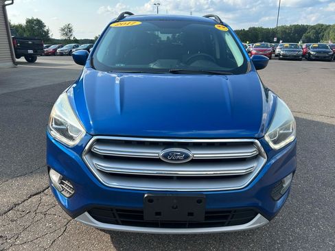Used 2017 Ford Escape SE w/ Equipment Group 201A FWD image 2
