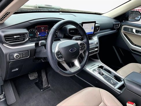 Used 2022 Ford Explorer XLT w/ Equipment Group 202A image 17