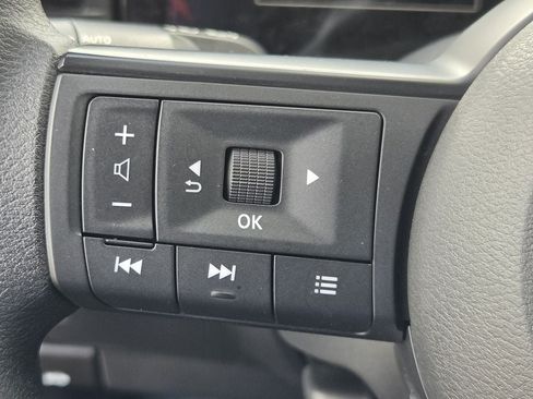 Used 2025 Nissan Kicks SV FWD image 23
