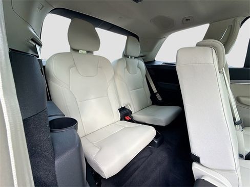 Used 2022 Volvo XC90 T5 Momentum w/ Advanced Package image 21