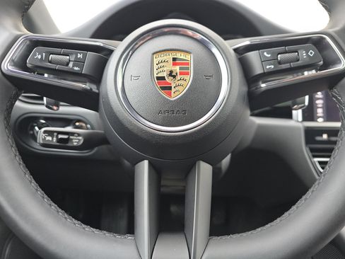 Certified 2025 Porsche Macan image 16