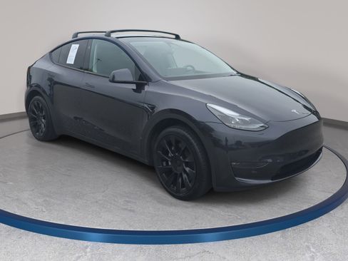 Used 2024 Tesla Model Y Long Range AWD/4WD image 3