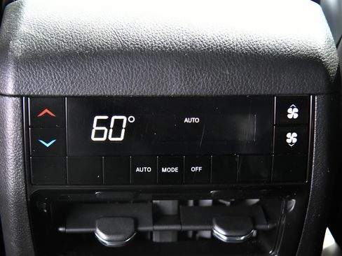 Used 2024 Jeep Grand Cherokee L Laredo image 44