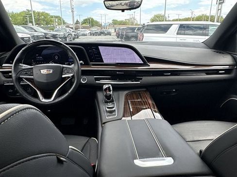 Certified 2024 Cadillac Escalade Premium Luxury w/ Performance Package AWD/4WD image 21