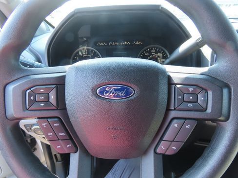 Used 2016 Ford F150 XLT RWD image 27