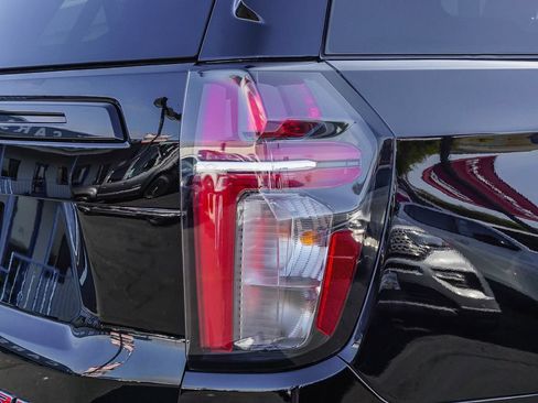 Used 2024 Chevrolet Tahoe RST RWD image 7