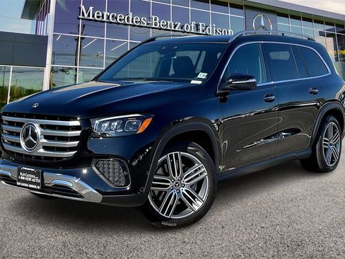 Used 2025 Mercedes-Benz GLS 450 4MATIC image 9