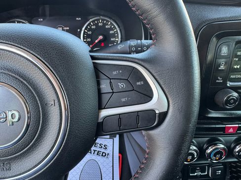 Used 2015 Jeep Renegade Trailhawk image 18