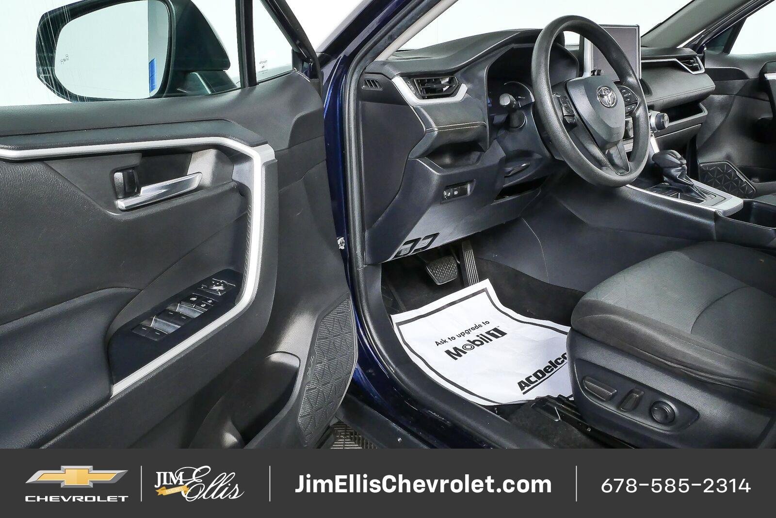 Used 2024 Toyota RAV4 XLE FWD image 9