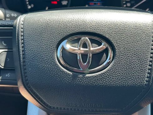 Used 2025 Toyota Tundra SR5 w/ SR5 Premium Package AWD/4WD image 37