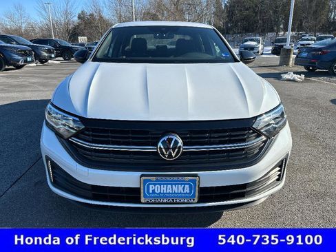 Used 2024 Volkswagen Jetta Sport image 9