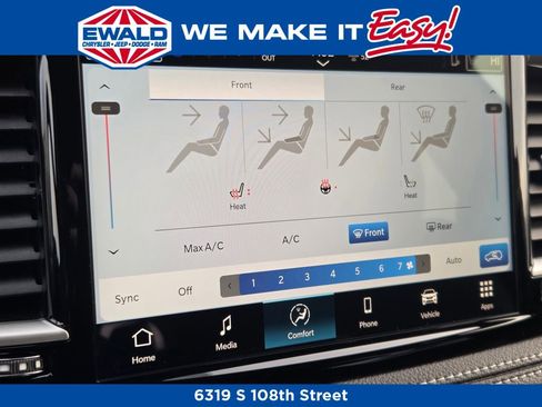 New 2026 Chrysler Pacifica Select image 4