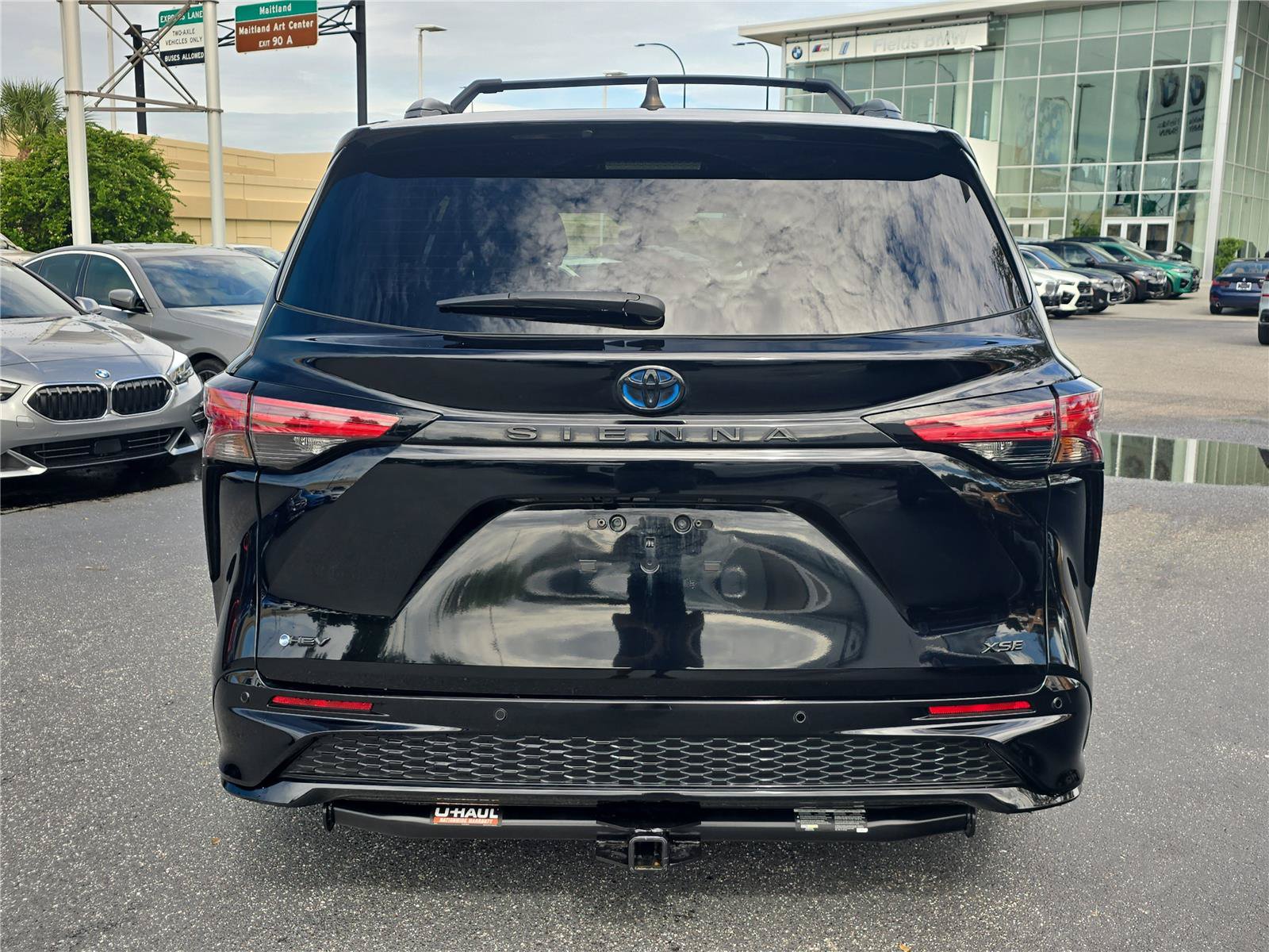 Used 2025 Toyota Sienna XSE w/ XSE Premium Package FWD image 3