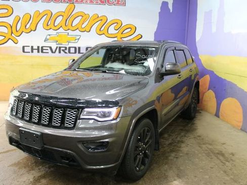 Used 2020 Jeep Grand Cherokee Altitude AWD/4WD image 4