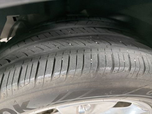 Used 2018 Ford Explorer Limited w/ Ford Safe & Smart Package image 8