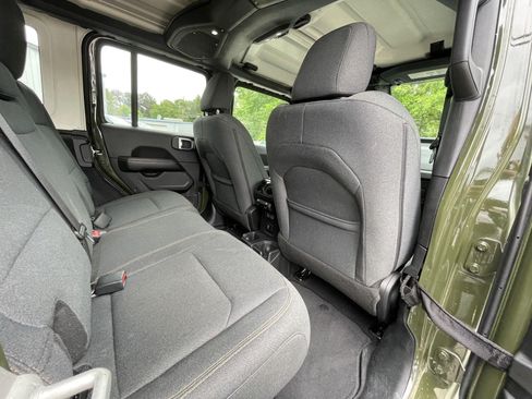 Used 2024 Jeep Wrangler Unlimited Sahara AWD/4WD image 44