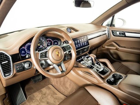 Certified 2023 Porsche Cayenne Platinum Edition AWD/4WD image 4