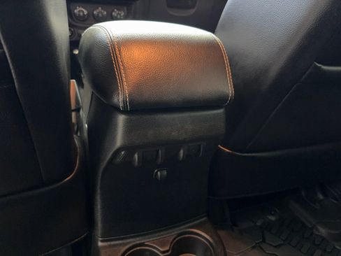 Used 2016 Jeep Wrangler Unlimited Rubicon image 32