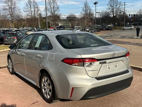 Used 2024 Toyota Corolla LE image 3