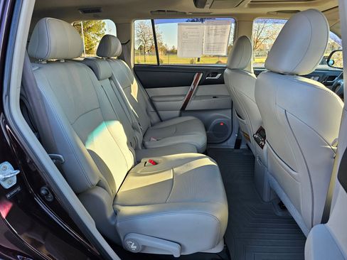 Used 2013 Toyota Highlander Limited AWD/4WD image 12