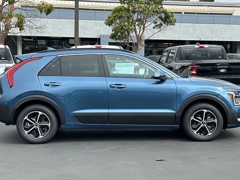 New 2026 Kia Niro EX FWD image 3